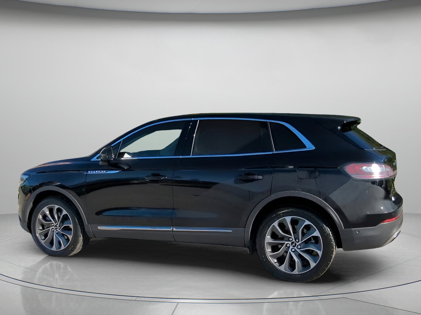 Used 2023 Lincoln Nautilus Reserve w/ Equipment Group 201A image 15