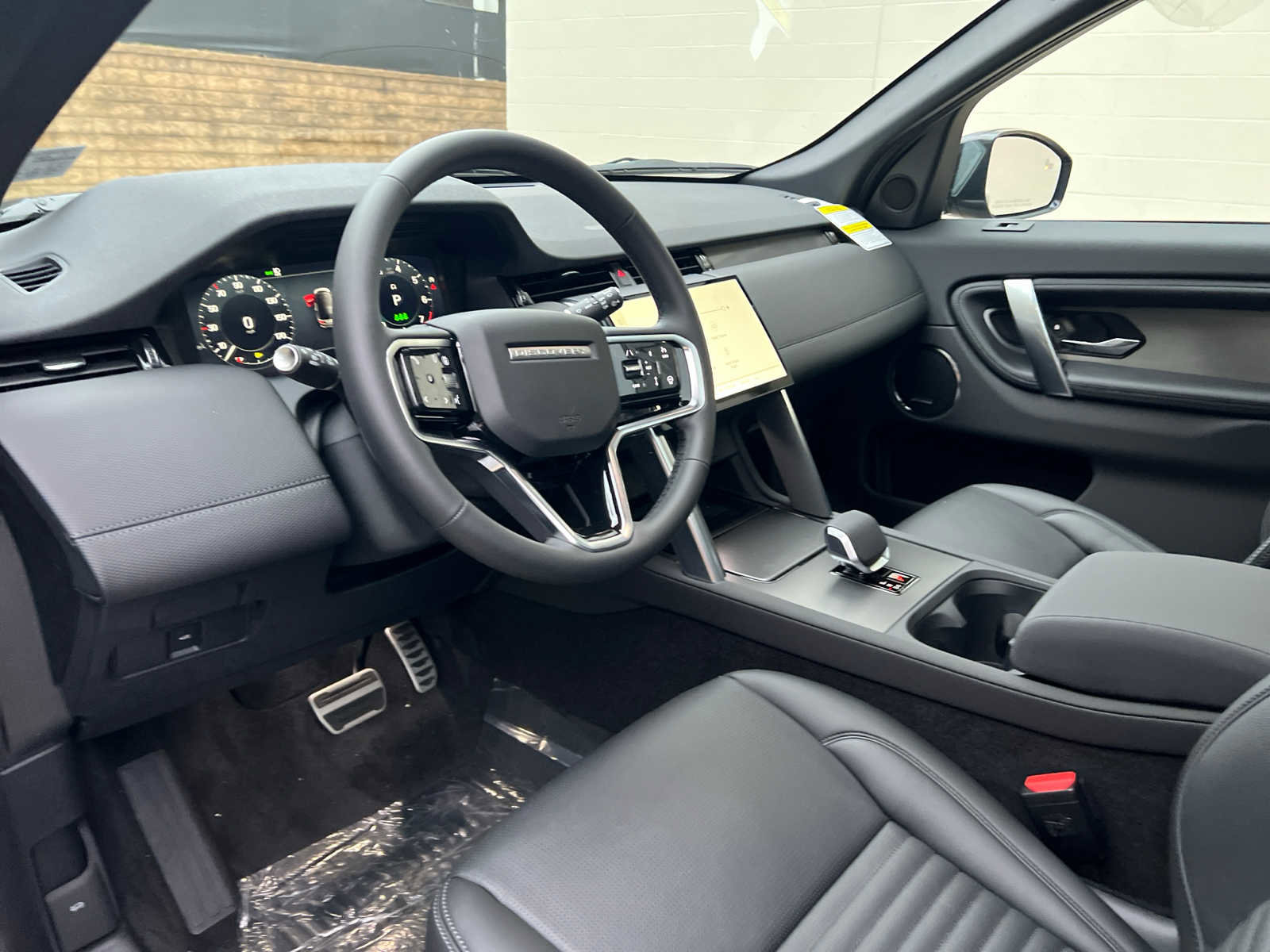 Used 2025 Land Rover Discovery Sport Dynamic SE image 12