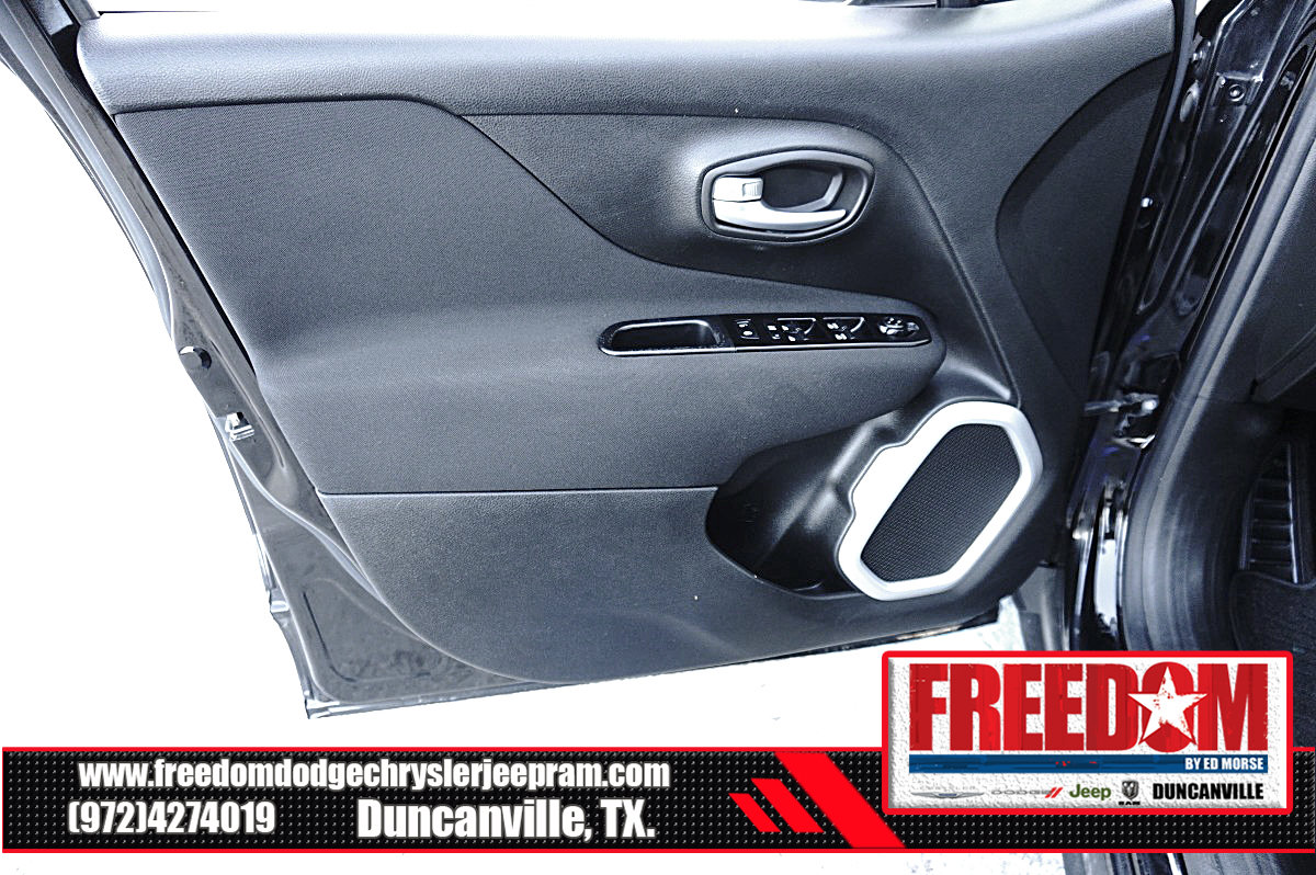 Used 2020 Jeep Renegade Latitude FWD image 39