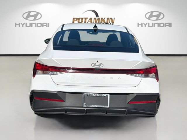 Certified 2024 Hyundai Elantra SE FWD image 6