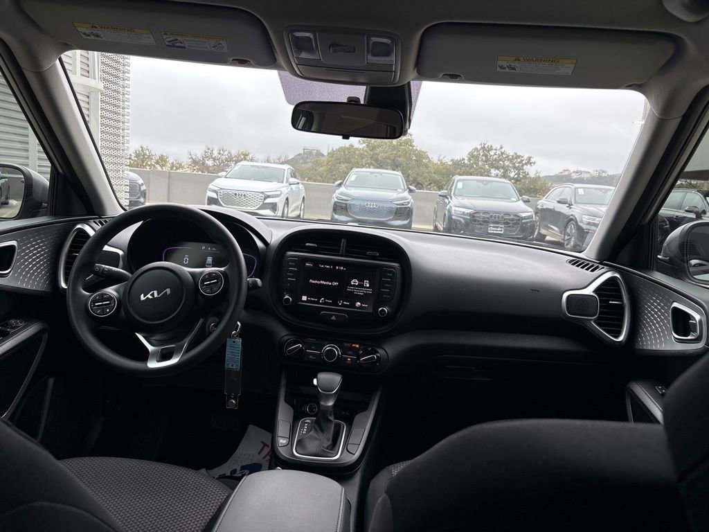 Used 2025 Kia Soul LX image 18