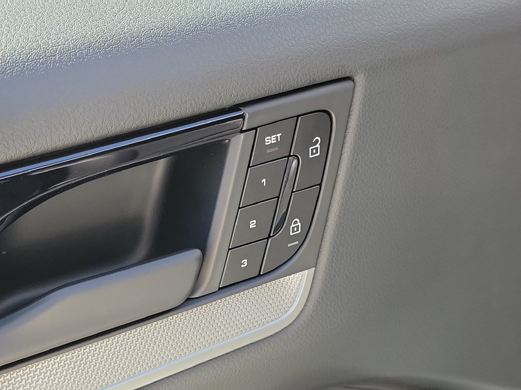 Certified 2026 Porsche Cayenne Coupe AWD/4WD image 25