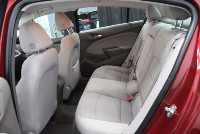 Used 2018 Chevrolet Cruze LT w/ Convenience Package FWD image 20