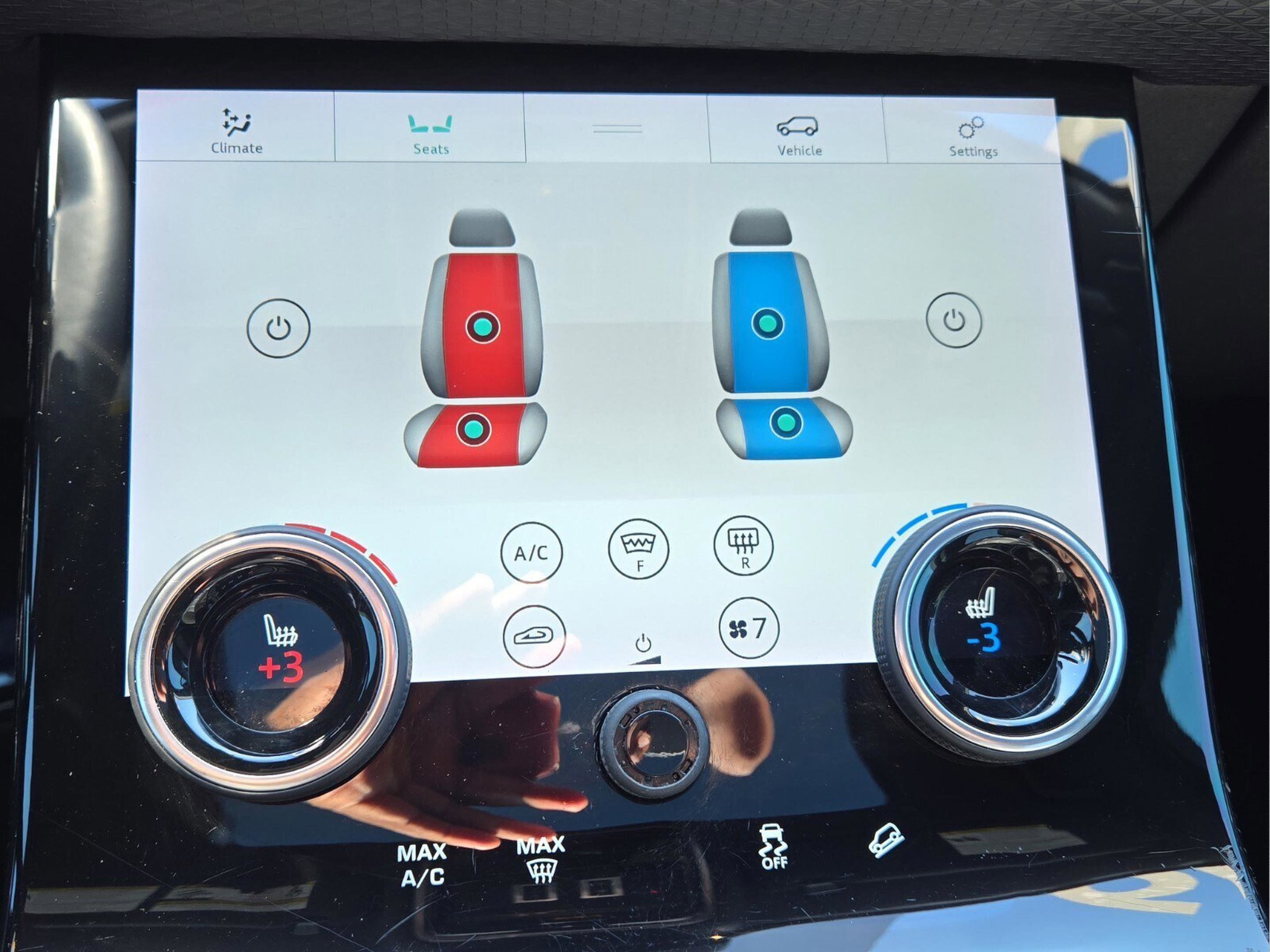 Used 2019 Land Rover Range Rover Velar R-Dynamic SE image 17