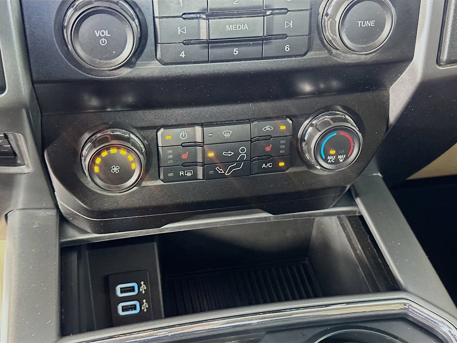 Used 2019 Ford F350 XLT w/ XLT Premium Package AWD/4WD image 14