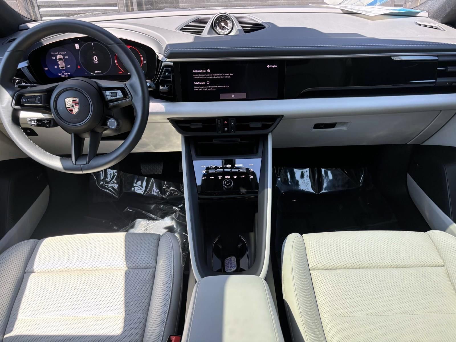 Certified 2025 Porsche Macan 4 Electric AWD/4WD image 18
