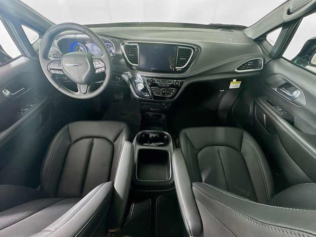 New 2026 Chrysler Pacifica Select image 9