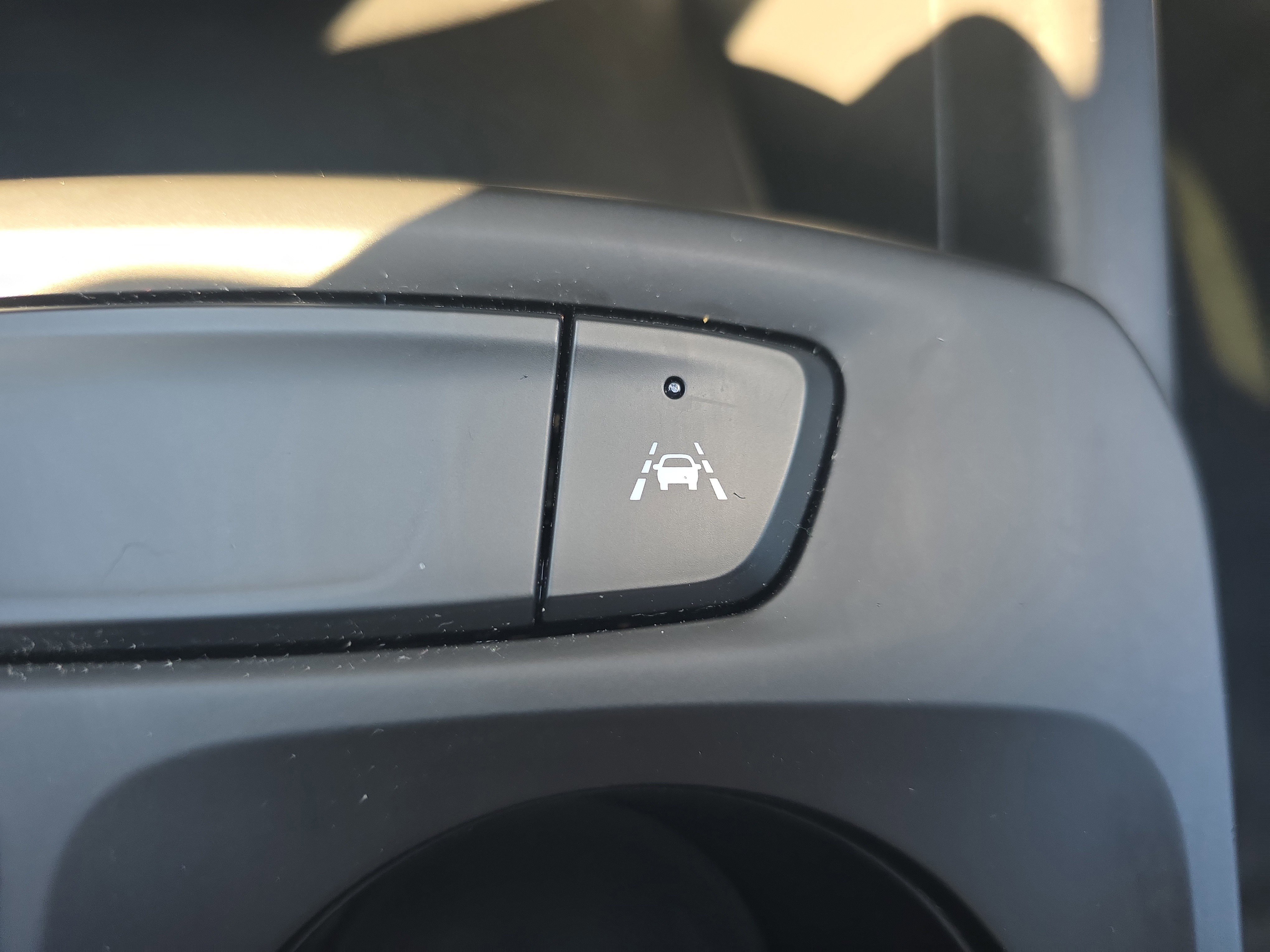 Used 2024 Chevrolet Trax RS w/ Sunroof Package FWD image 22