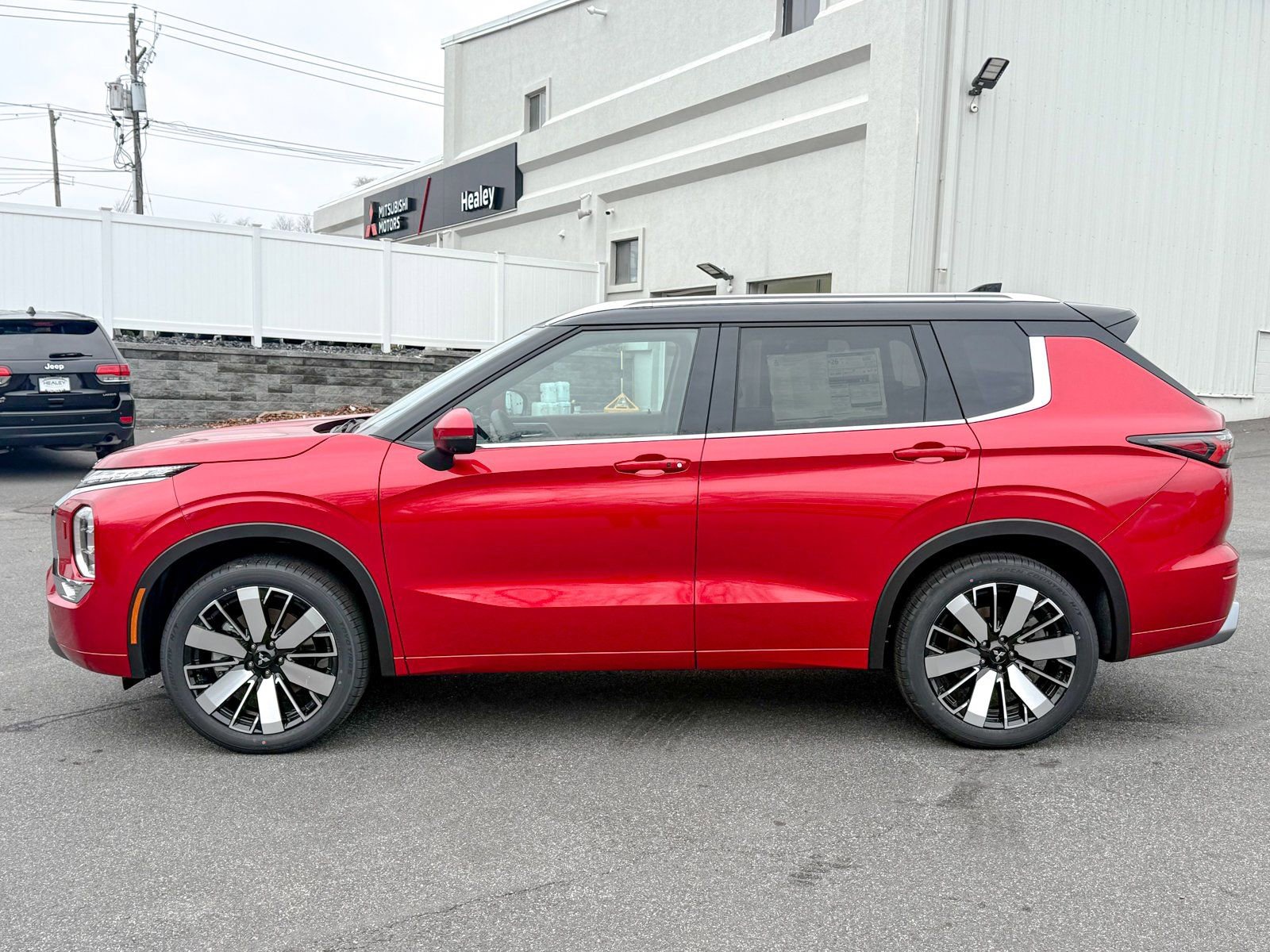 New 2025 Mitsubishi Outlander SEL image 4