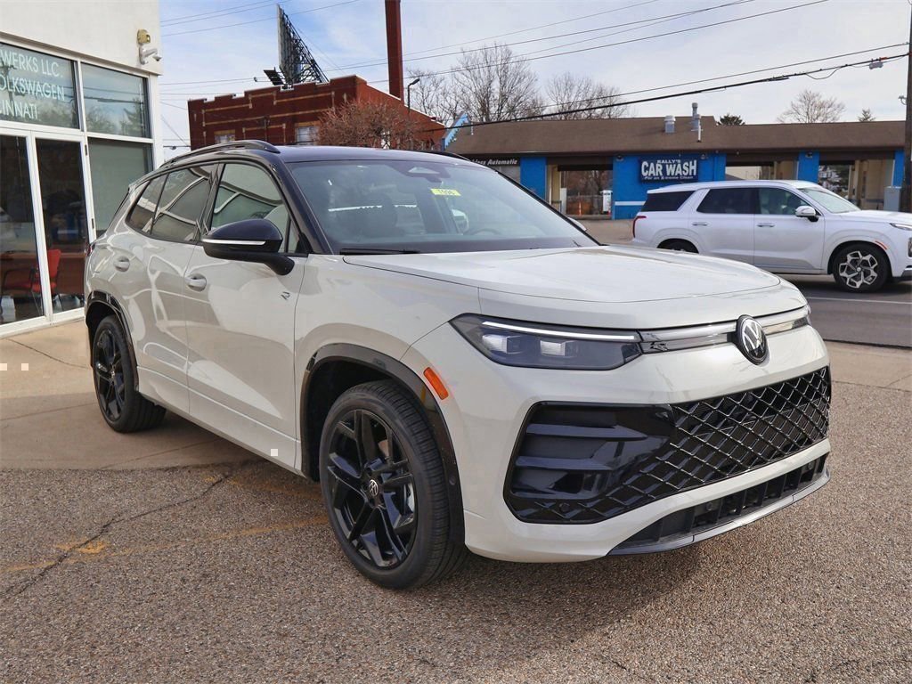 New 2026 Volkswagen Tiguan SE R-Line FWD image 7
