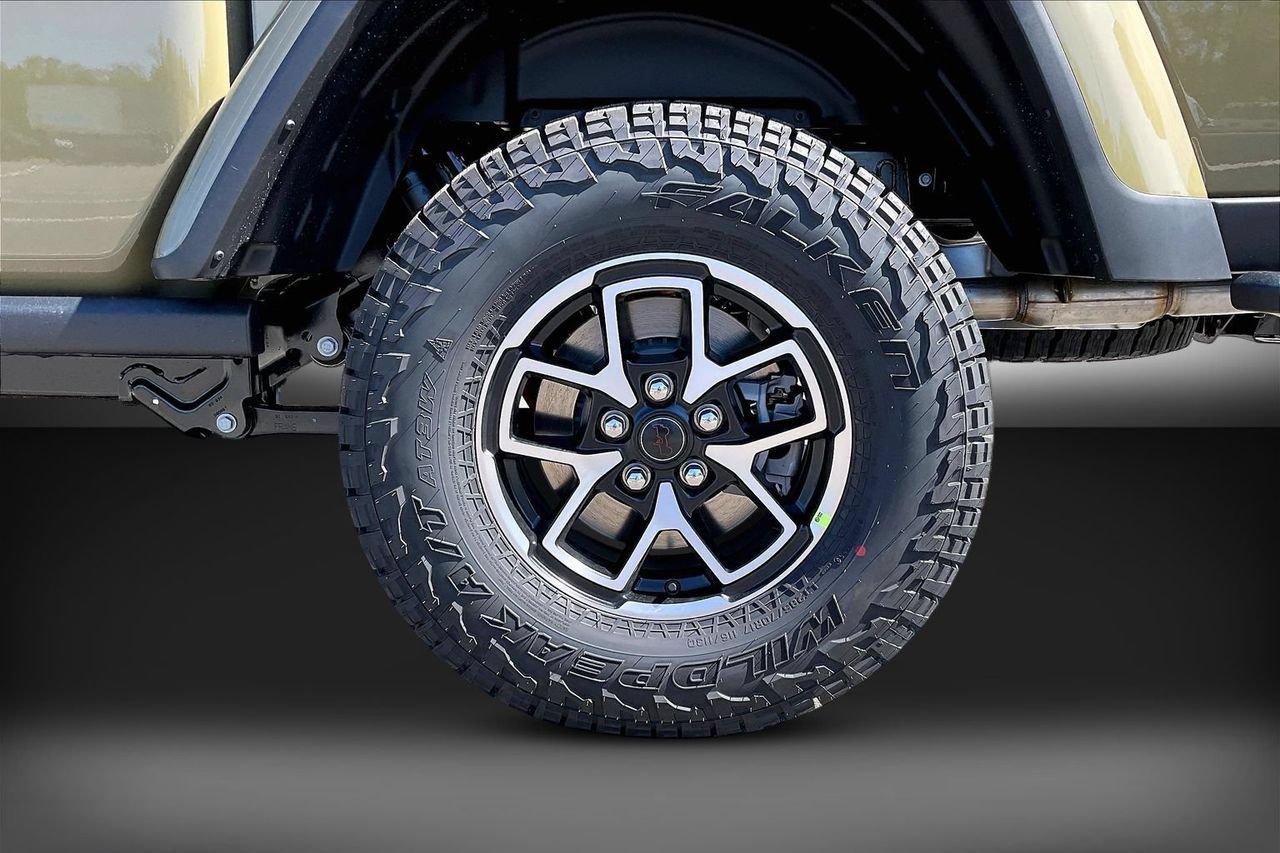 New 2026 Jeep Gladiator Rubicon w/ Steel Power Dome Hood Package AWD/4WD image 31