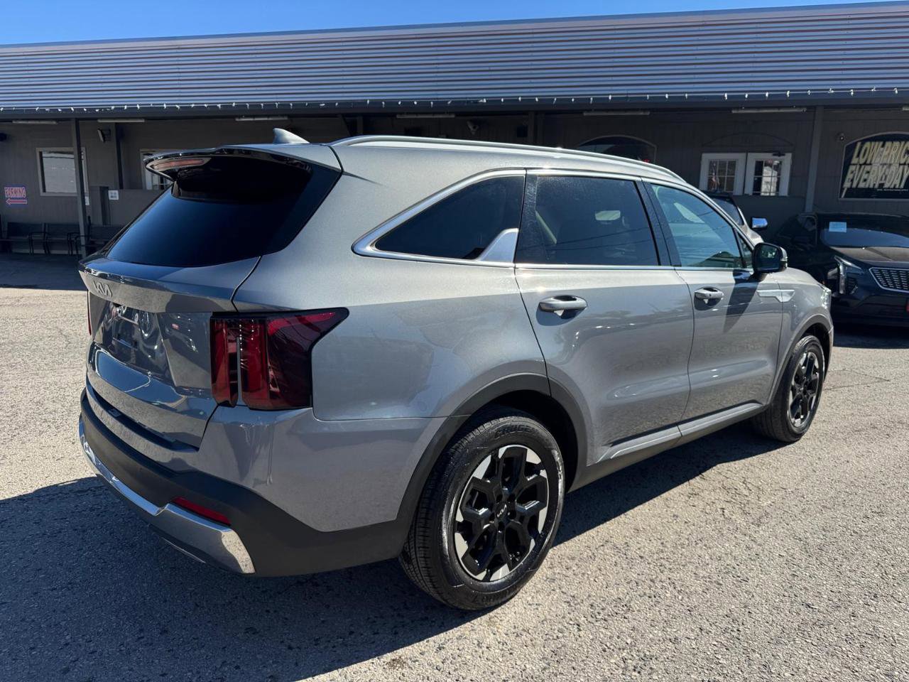Used 2024 Kia Sorento S FWD image 5