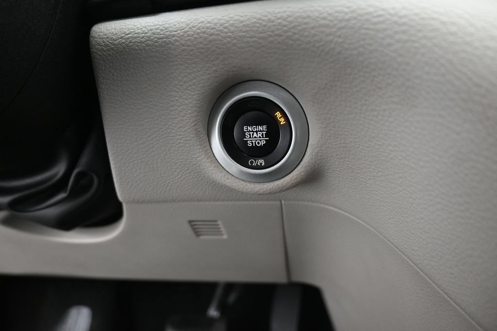 Used 2020 Chrysler Pacifica Limited FWD image 20