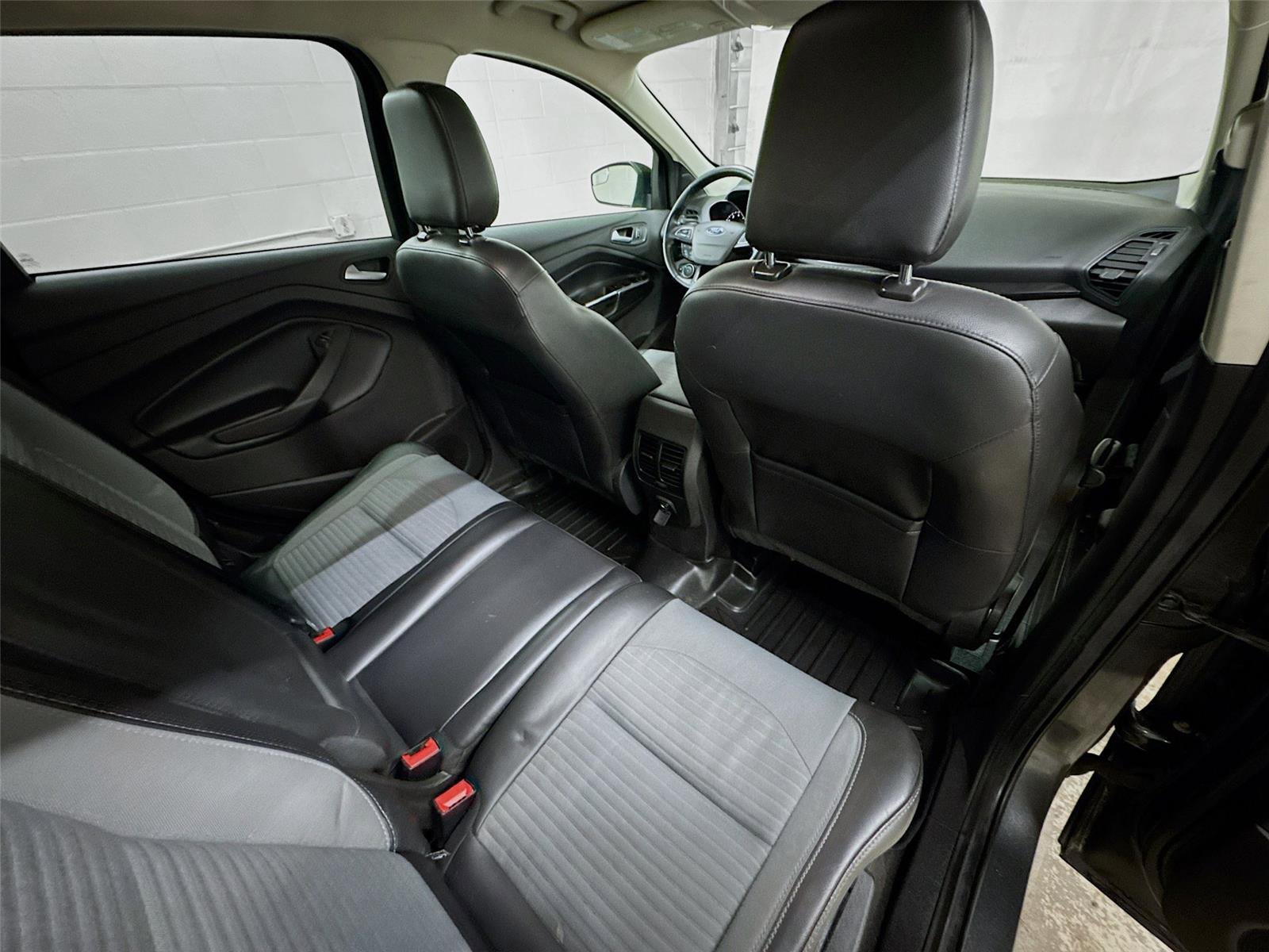 Used 2019 Ford Escape SE image 32