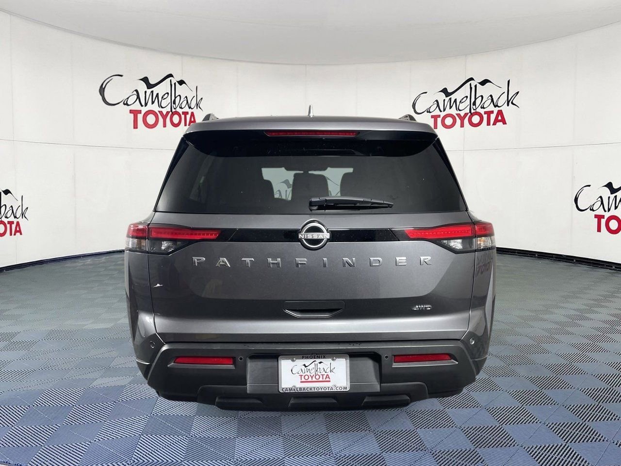 Used 2025 Nissan Pathfinder SV image 6