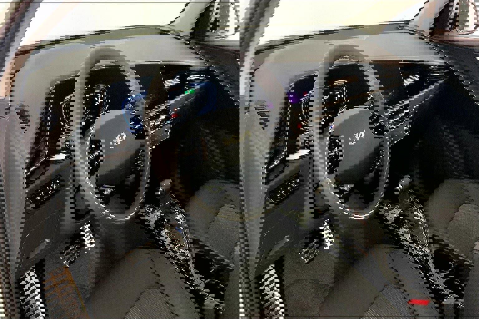 New 2025 Kia Niro EX Touring image 7