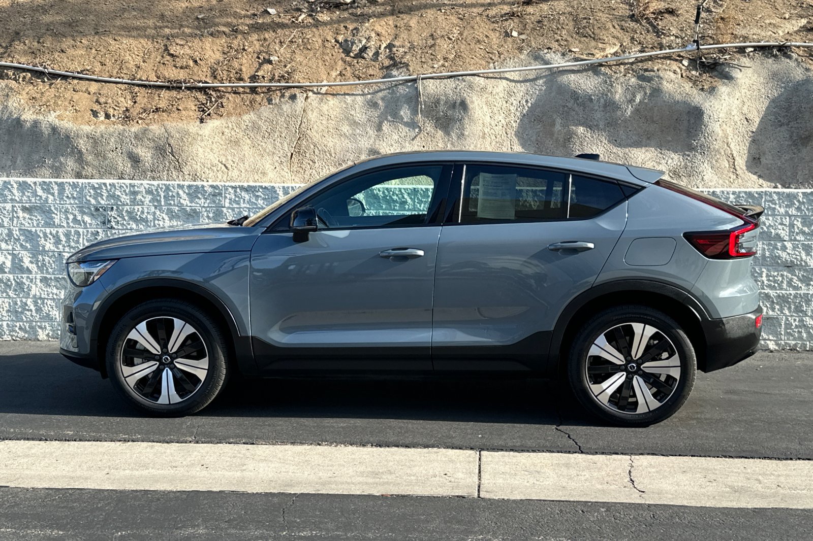 Certified 2023 Volvo C40 P8 Recharge Plus w/ Climate Package AWD/4WD image 8