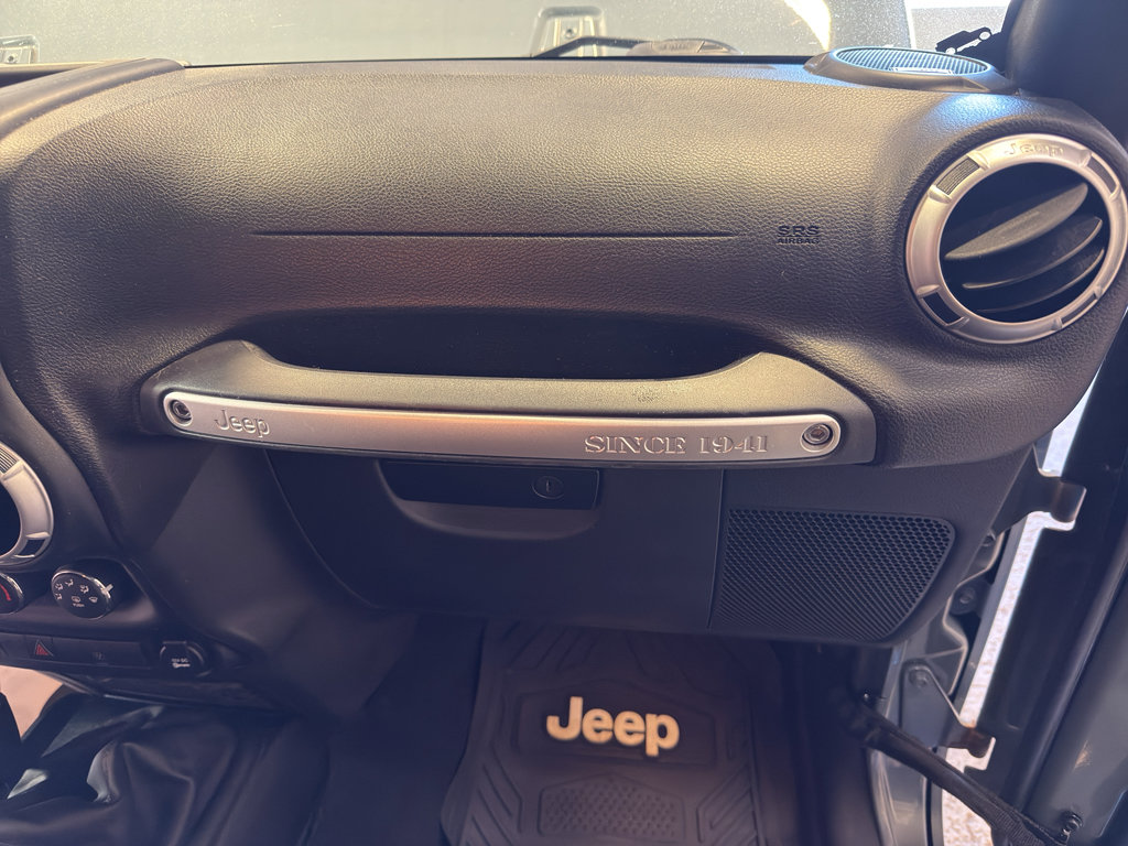 Used 2015 Jeep Wrangler Rubicon w/ Dual Top Group image 22