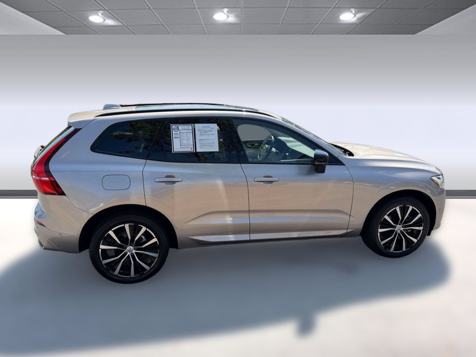 Used 2024 Volvo XC60 B5 Plus AWD/4WD image 8