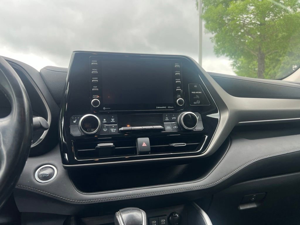 Used 2020 Toyota Highlander XLE FWD image 18