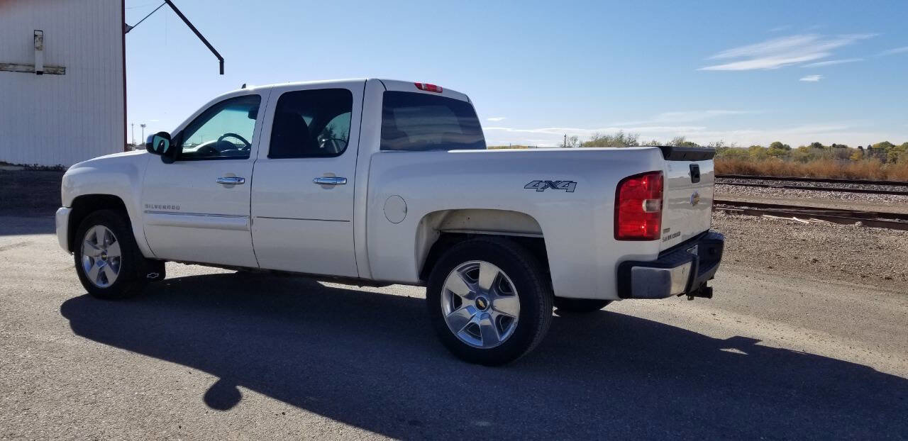 Used 2011 Chevrolet Silverado 1500 LTZ w/ LTZ White Diamond Edition image 4