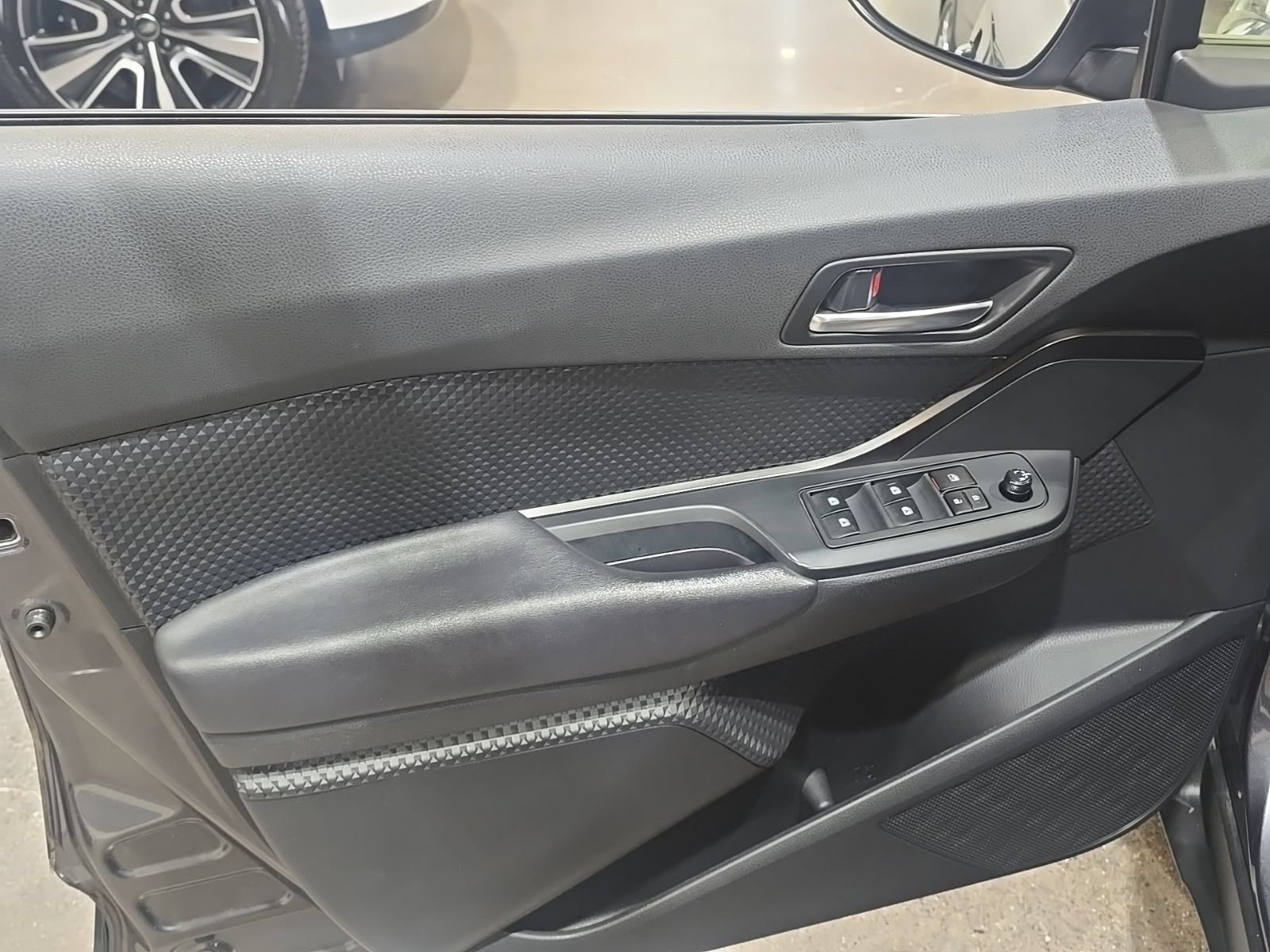 Used 2019 Toyota C-HR LE FWD image 23