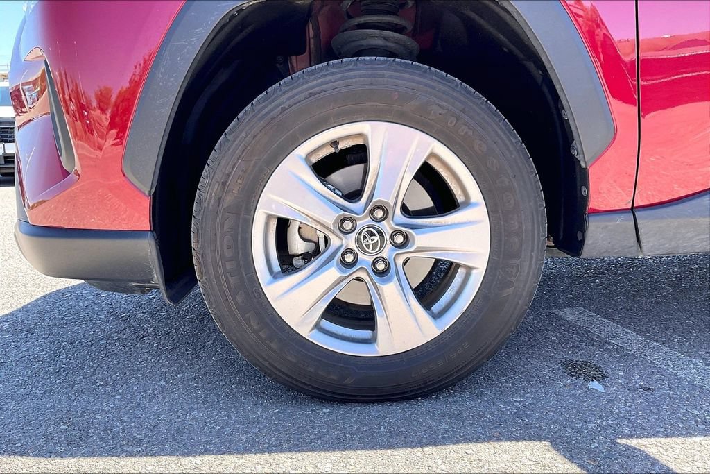 Used 2025 Toyota RAV4 XLE AWD/4WD image 9
