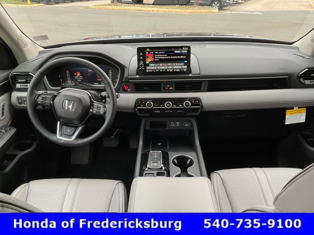 Used 2025 Honda Pilot Elite image 42