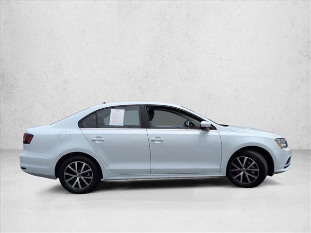 Used 2017 Volkswagen Jetta SE FWD image 4