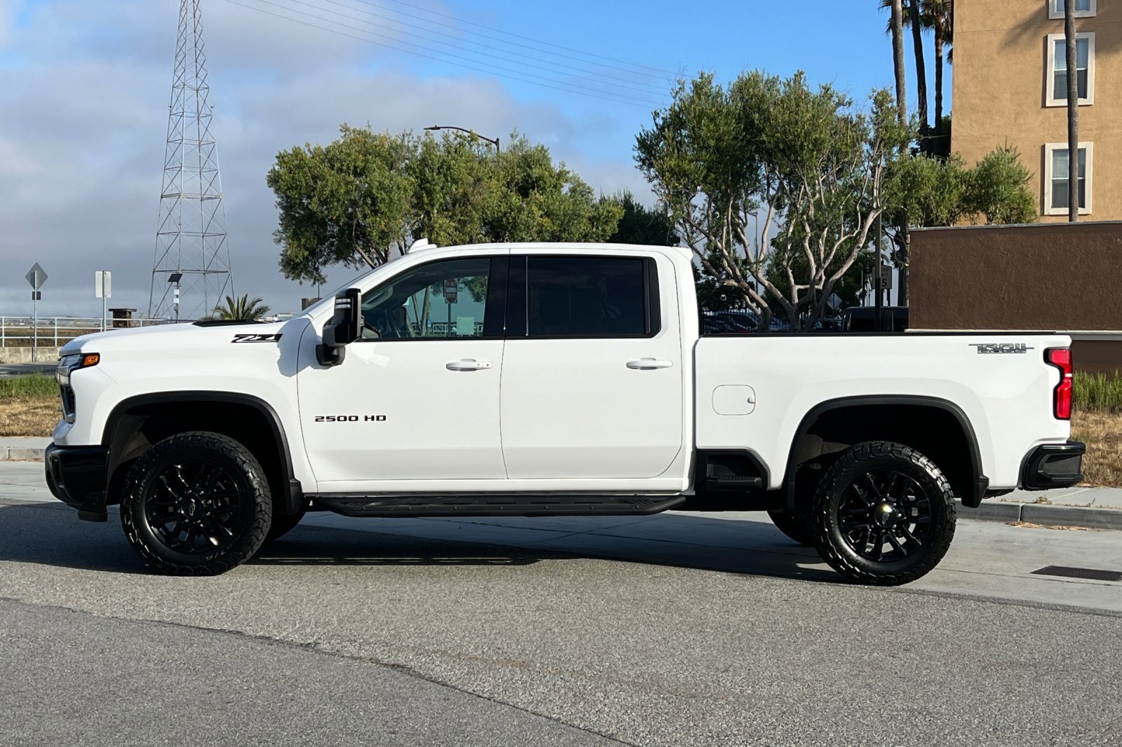 Used 2025 Chevrolet Silverado 2500 LTZ w/ LTZ Plus Package image 7