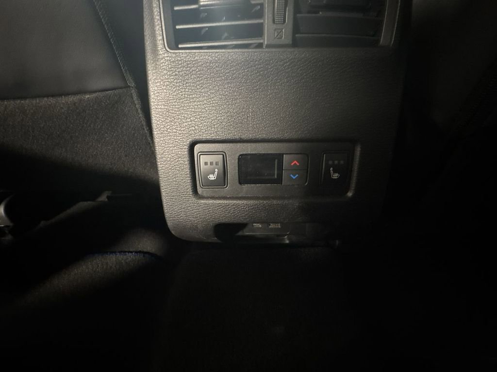 Used 2023 Mitsubishi Outlander SEL image 32