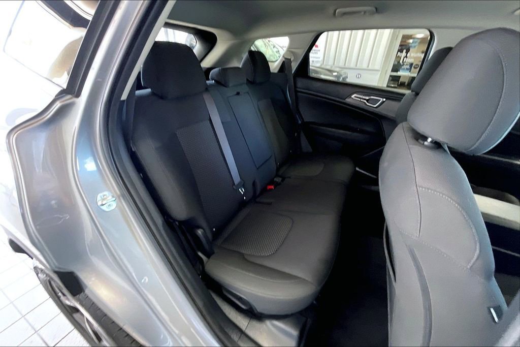 Used 2024 Kia Sportage LX image 16