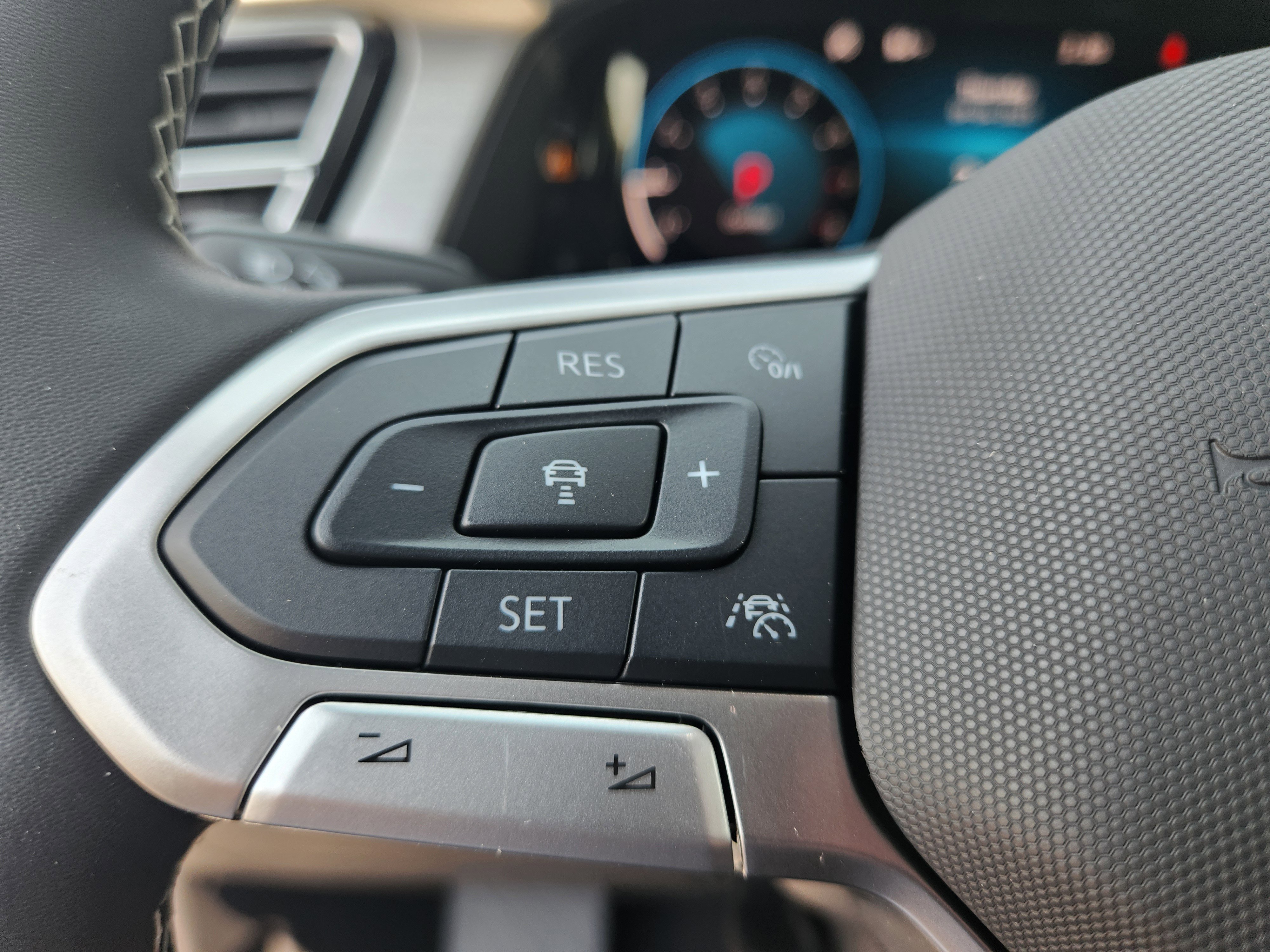 New 2026 Volkswagen Atlas Cross Sport SE image 14
