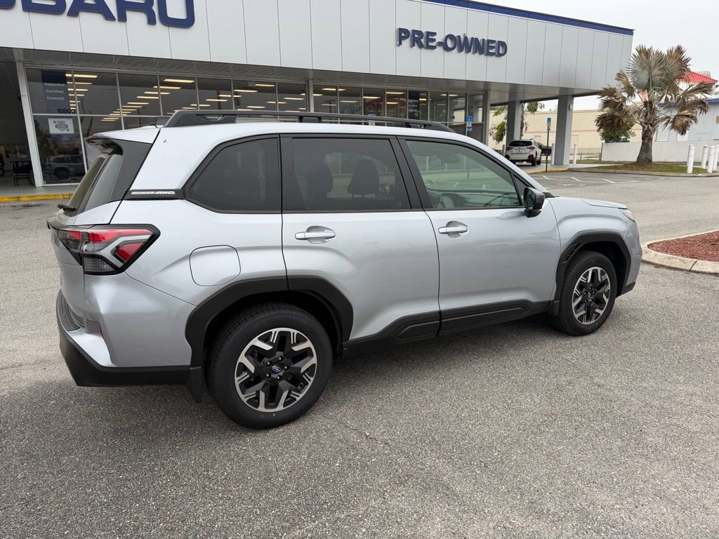 Used 2025 Subaru Forester Premium w/ Protection Package image 3