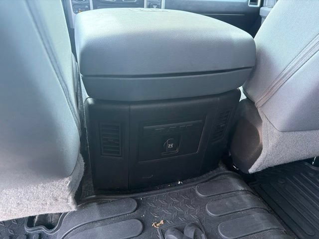 Used 2017 RAM 1500 Classic SLT w/ SLT Plus D←cor Group AWD/4WD image 15