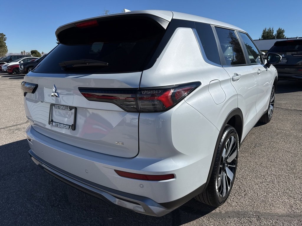 New 2025 Mitsubishi Outlander SE image 7