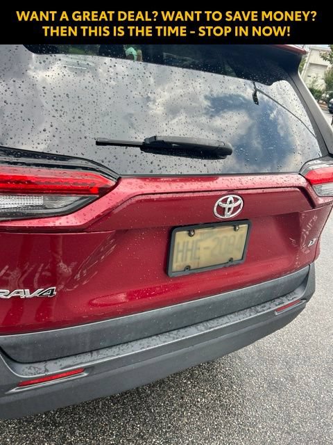 Used 2020 Toyota RAV4 LE FWD image 13