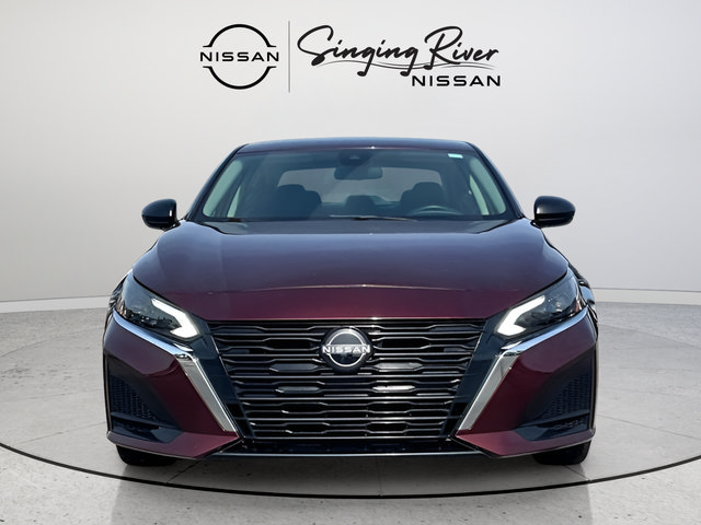 Used 2024 Nissan Altima 2.5 SV FWD image 2