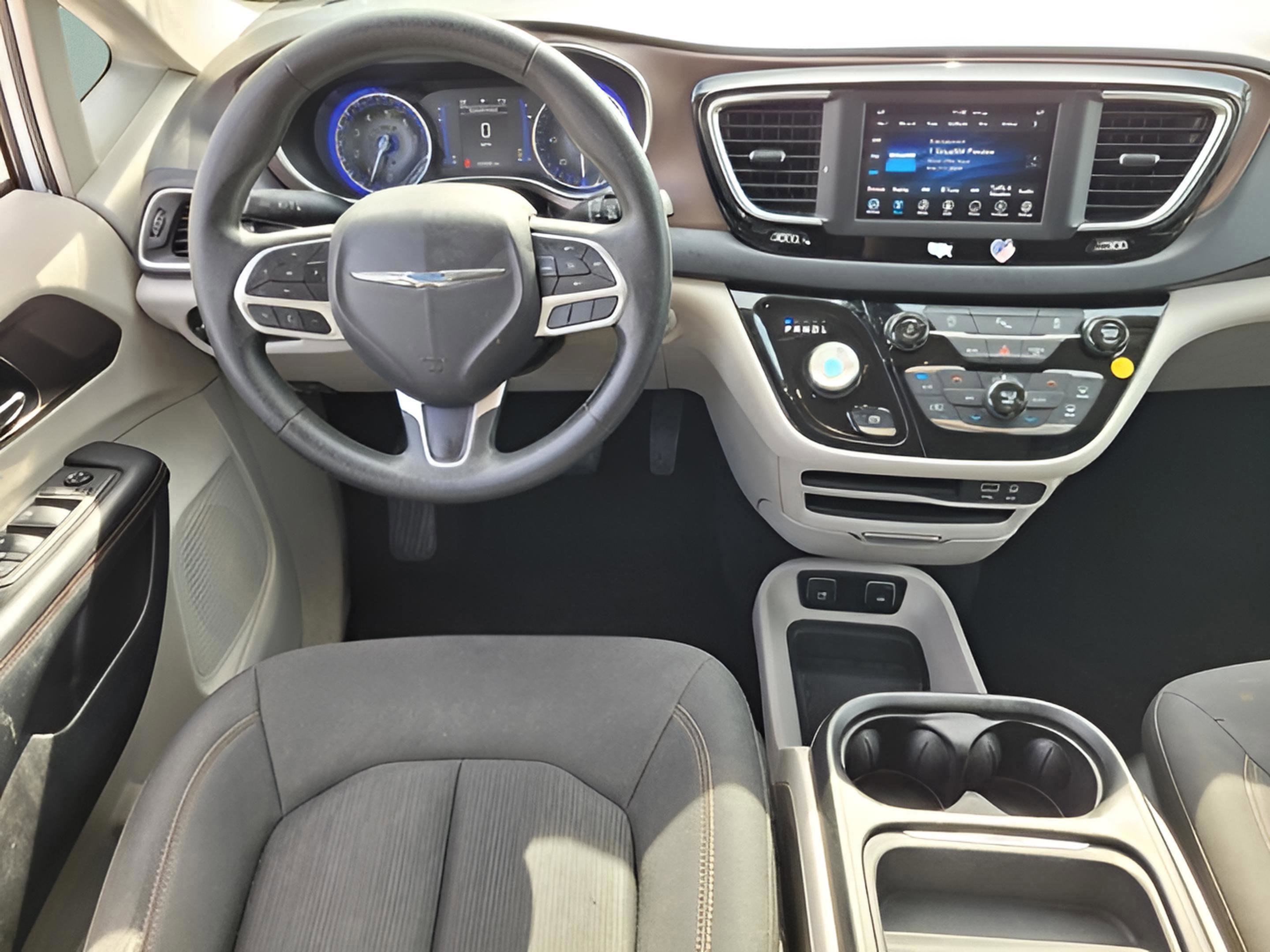 Used 2019 Chrysler Pacifica Touring Plus image 8