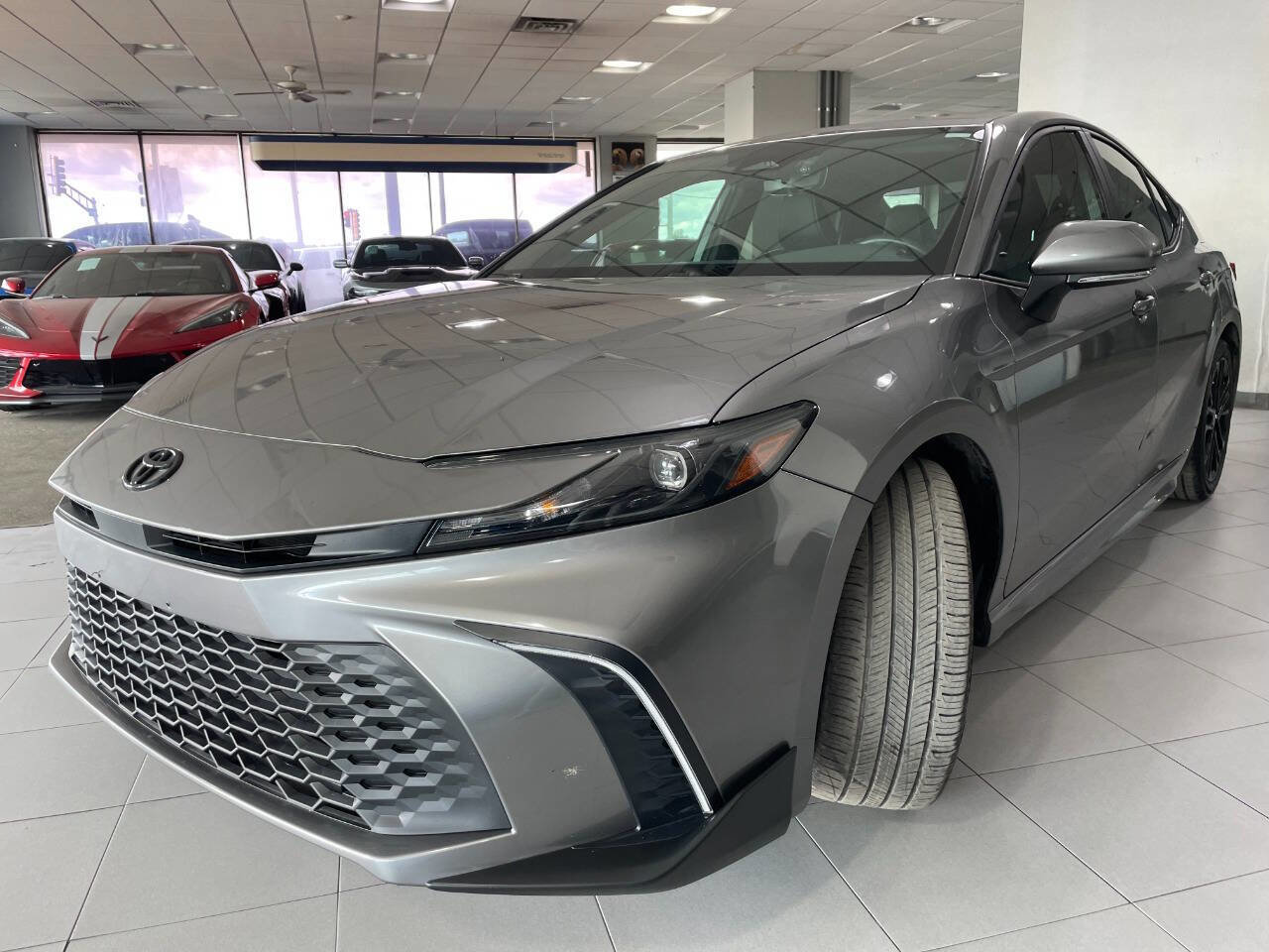 Used 2025 Toyota Camry SE image 3