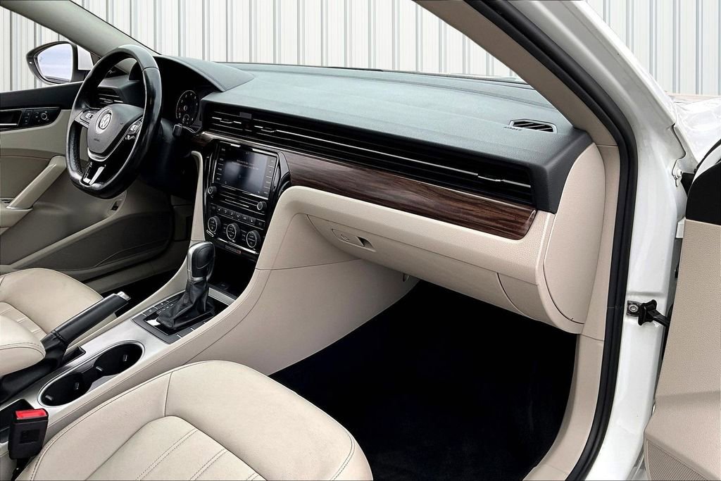 Used 2020 Volkswagen Passat 2.0T SEL image 26