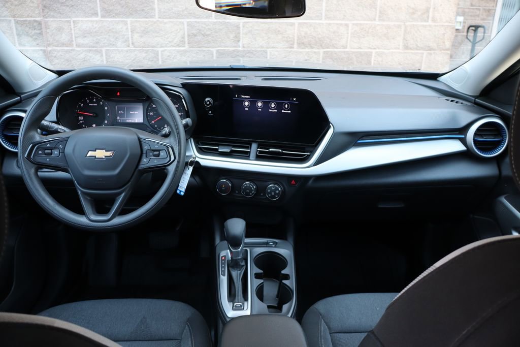 Used 2024 Chevrolet Trax LS w/ LS Convenience Package FWD image 34