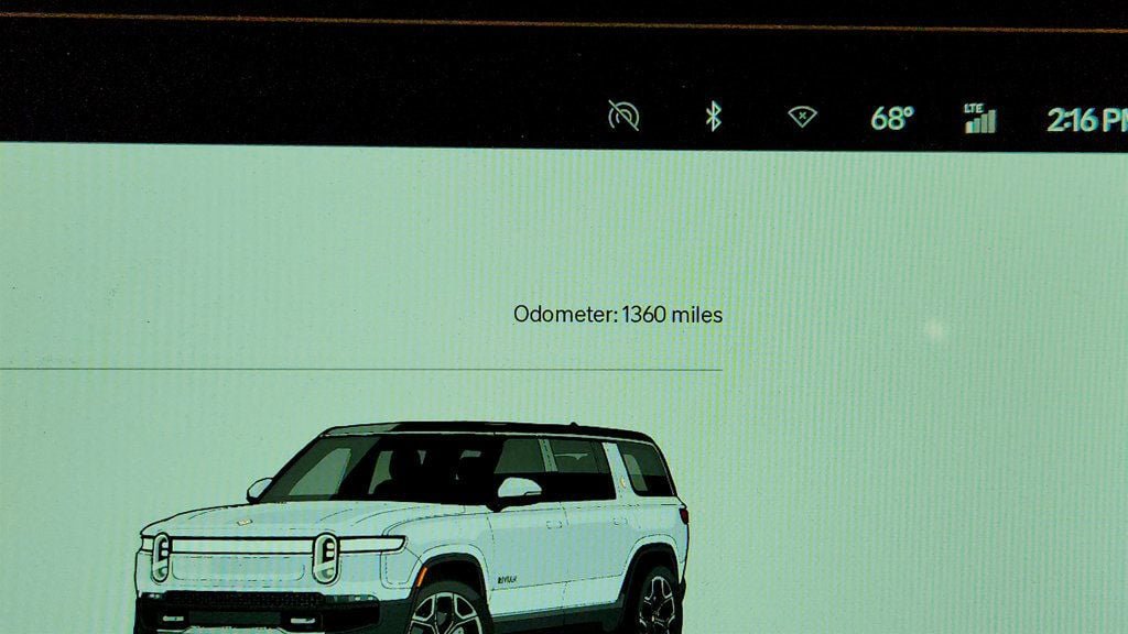 Used 2024 Rivian R1S Adventure AWD/4WD image 16