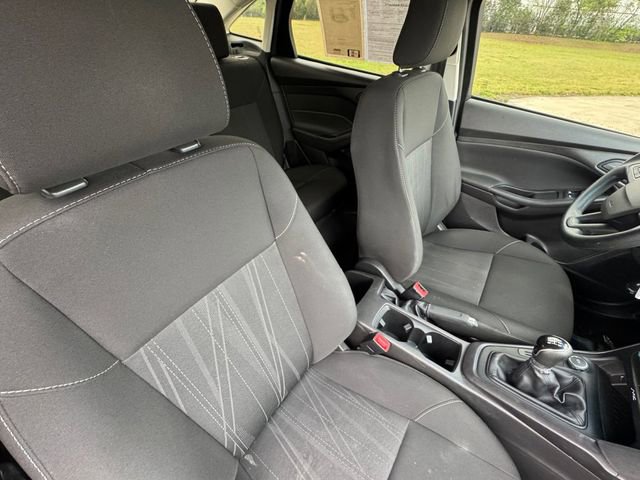 Used 2017 Ford Focus S image 32