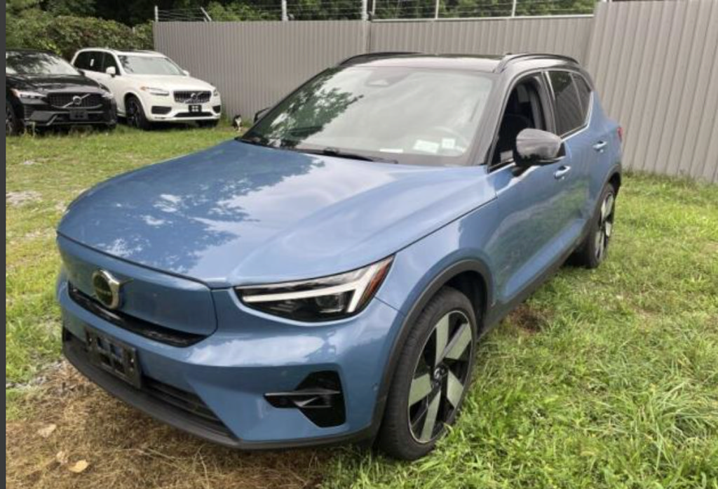 Used 2024 Volvo XC40 Recharge Plus w/ Protection Package Premier