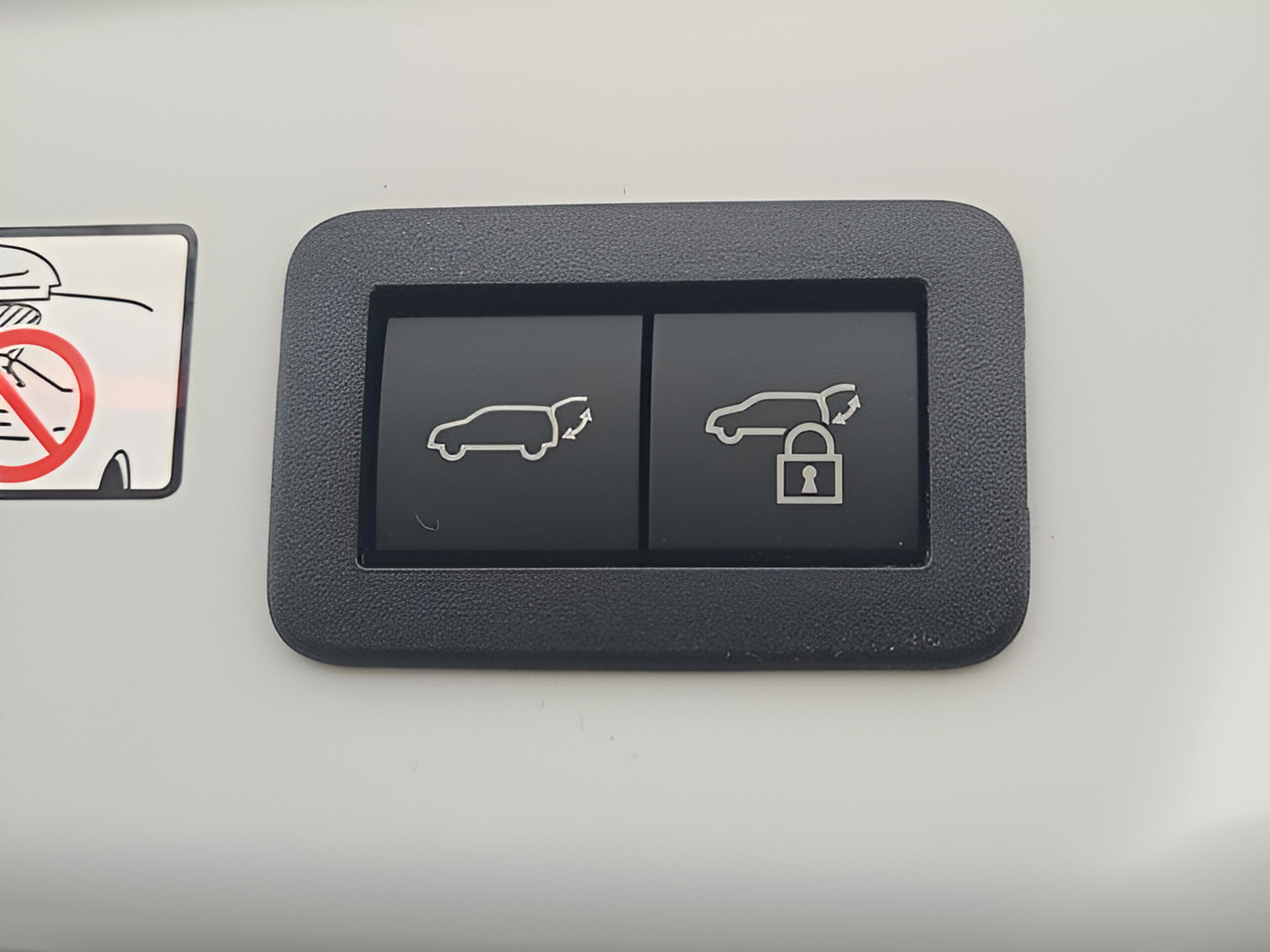 New 2026 Toyota Prius Plug-In Hybrid FWD image 28