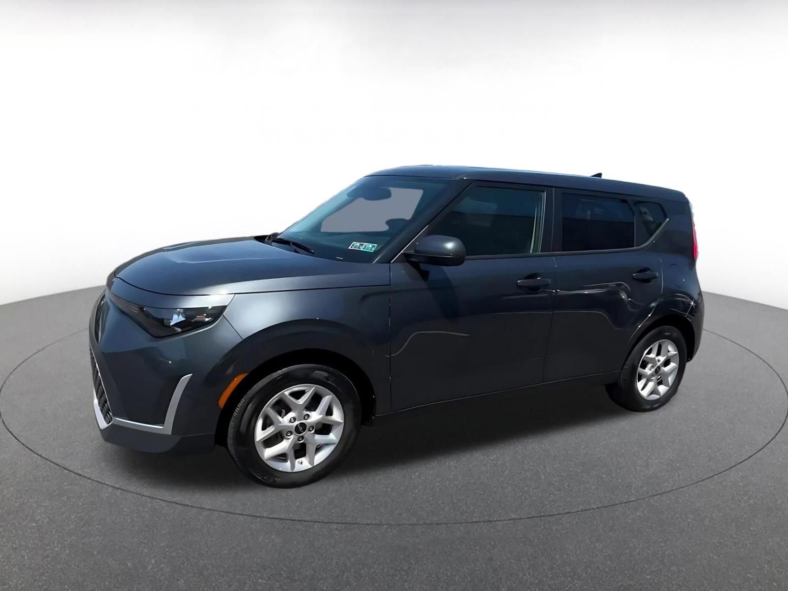 Used 2025 Kia Soul LX w/ LX Technology Package FWD image 8