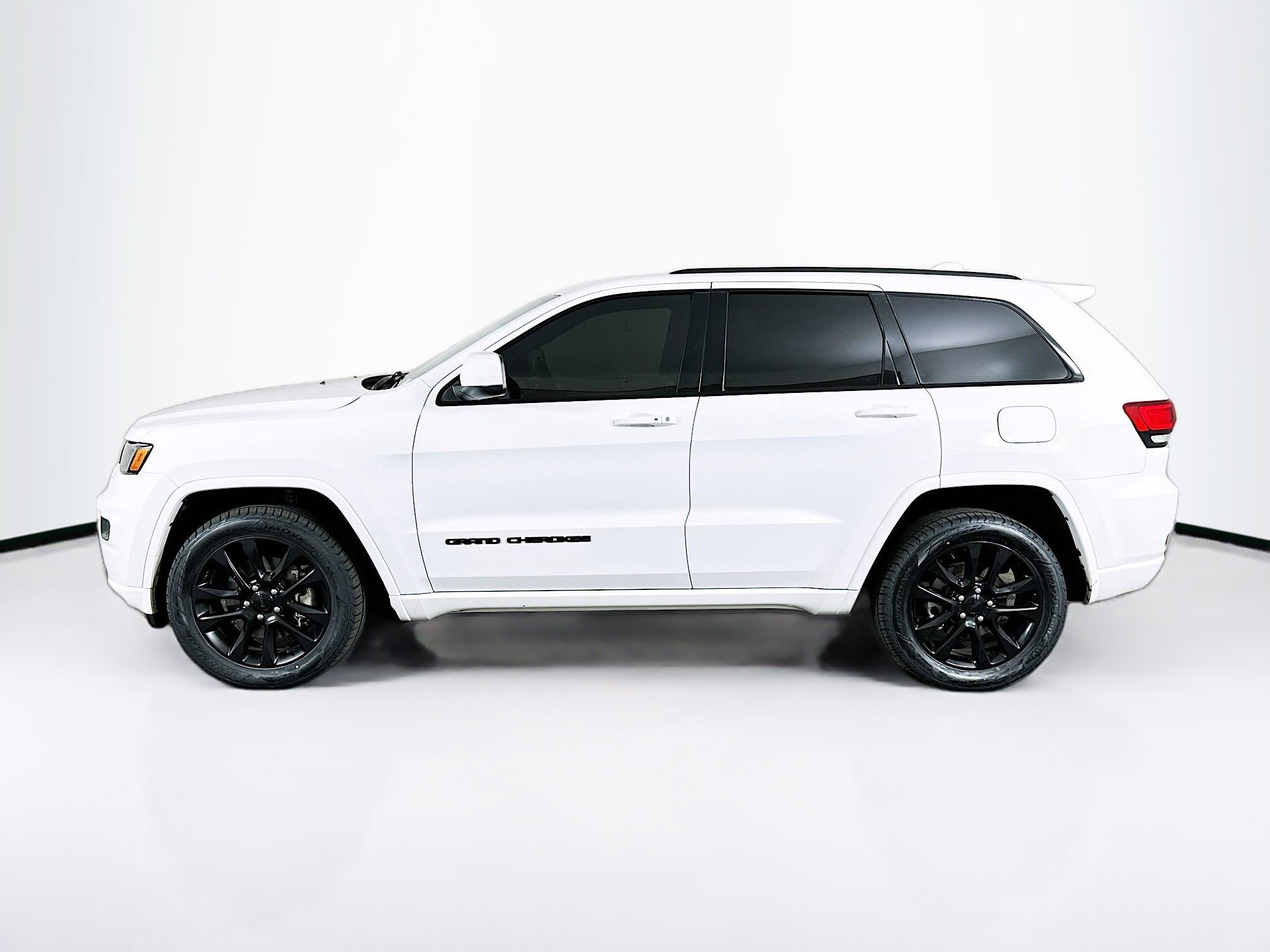 Used 2021 Jeep Grand Cherokee Laredo X AWD/4WD image 4
