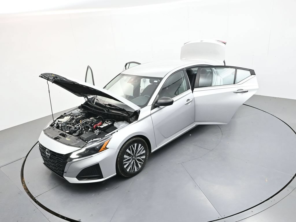 Used 2024 Nissan Altima 2.5 SV FWD image 42