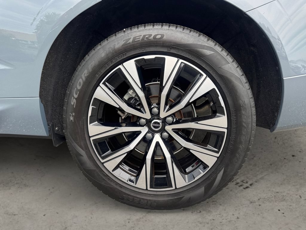 Certified 2024 Volvo XC60 B5 Plus w/ Climate Package AWD/4WD image 9